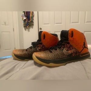 Jordan 31 shattered backboard size 7.5